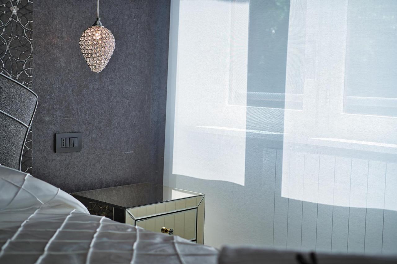 Distinto Suite & Rooms เลชเช ภายนอก รูปภาพ